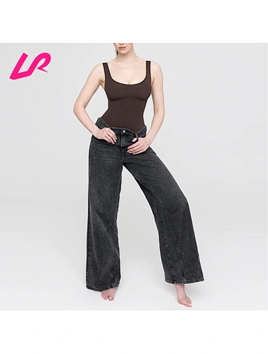 Upgrade your casual style with our seamless knitted strappy bodysuit. Shop now for a range of sizes and colors to elevate your wardrobe with our seamless knitted strappy bodysuit.